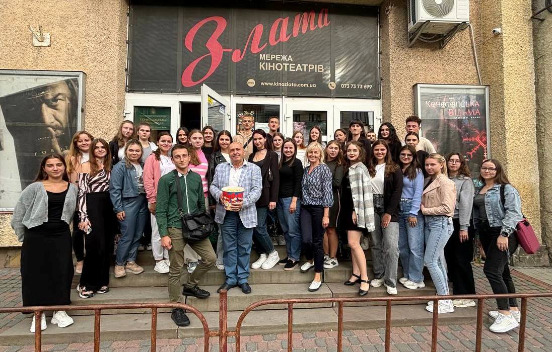 Викладачі та студенти фізико-математичного факультету